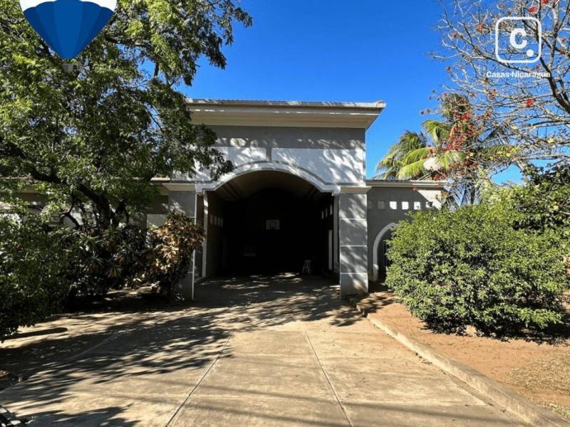 Casa en alquiler en Carretera Vieja a León, Managua – 4 hab, 321 m²