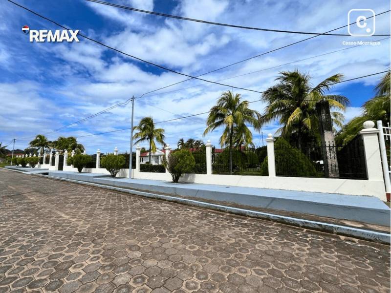 Casa en venta en Granada – 9 hab, 500 m²