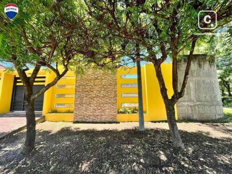 Casa en venta en Granada – 2 hab, 120 m², US$ 118,000