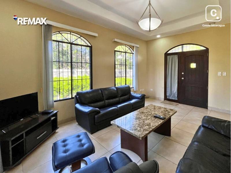 Casa en venta en Granada – 2 hab, 210 m², US$ 167,000