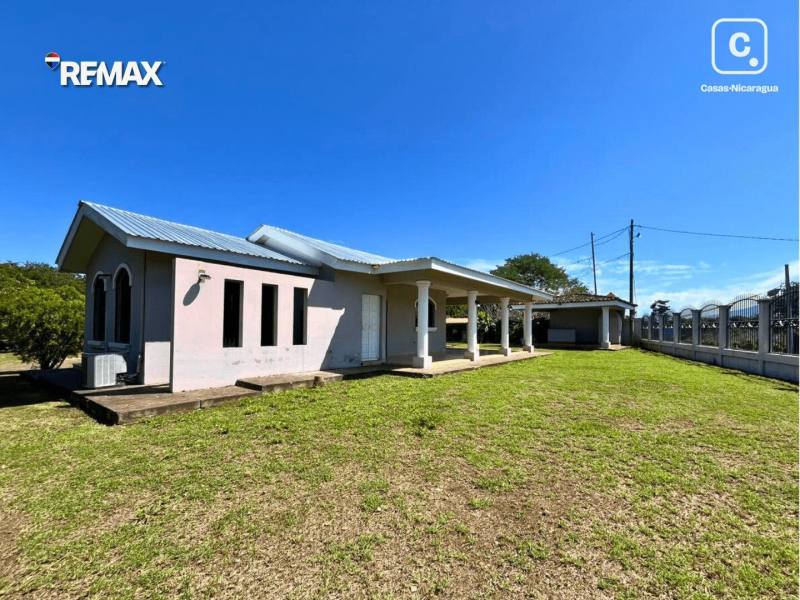 Casa en venta en Granada – 2 hab, 210 m², US$ 167,000