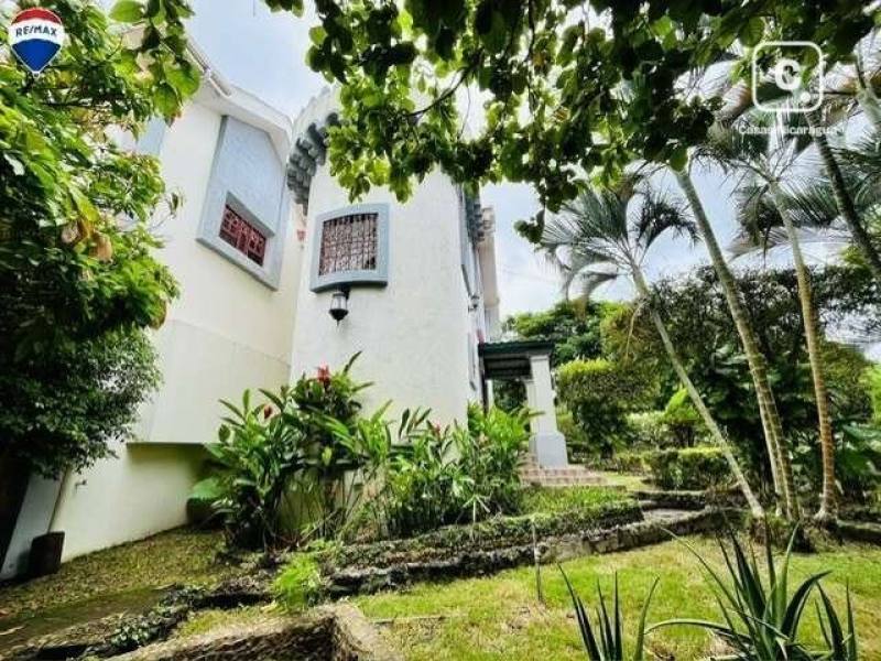 Casa en venta en Rivas – 5 hab, 300 m²