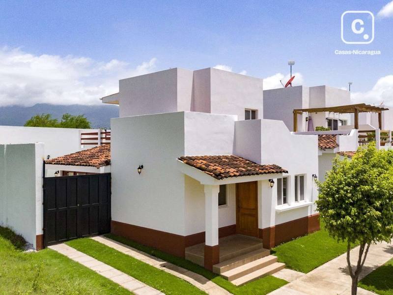 Casa en venta en Granada – 3 hab, 130 m², US$ 175,000