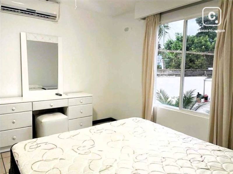 Casa en alquiler en Las Colinas, Managua – 3 hab, Ref RXC11552