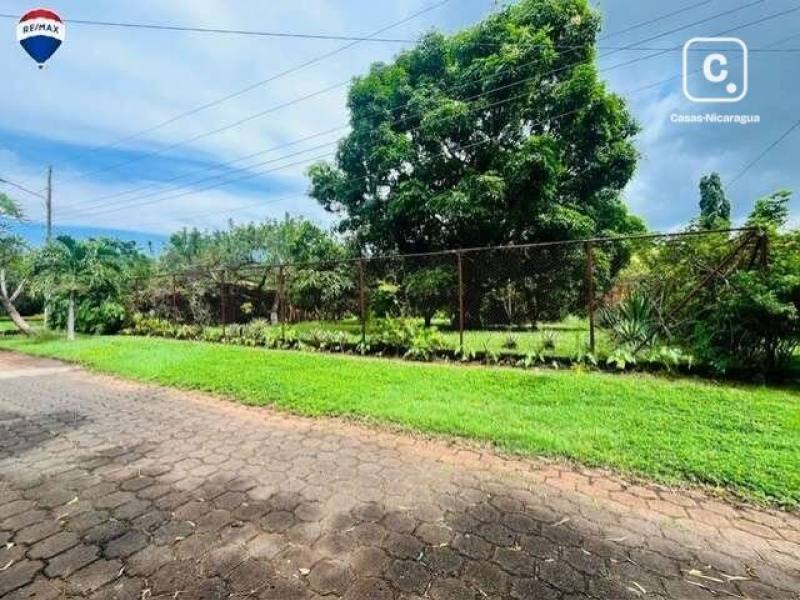 Terreno en venta en Granada – 1,467 m²