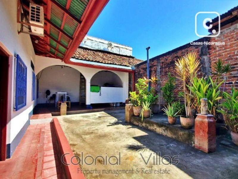 Local comercial en venta en Granada – 390 m²