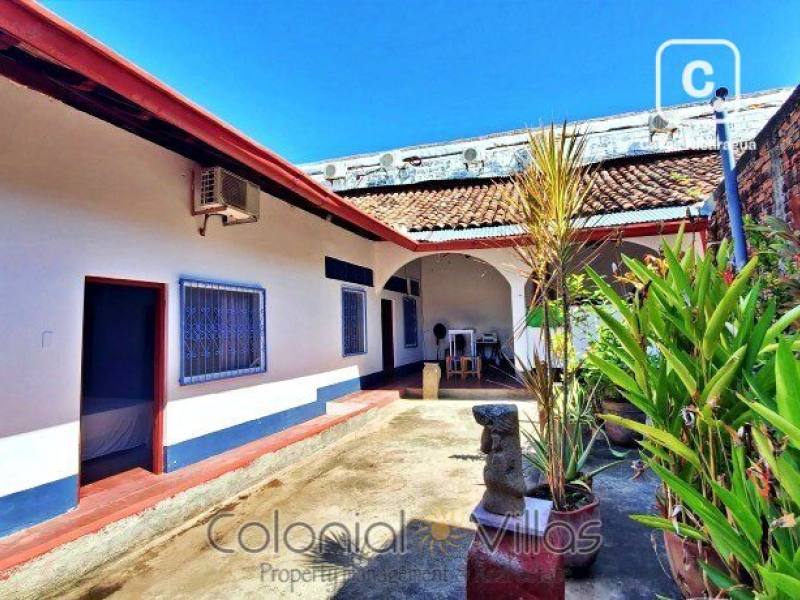Local comercial en venta en Granada – 390 m²