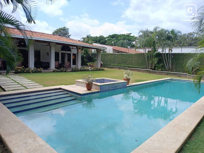 Apartamento en venta o alquiler en Santo Domingo, Managua – 5 hab, 500 m²