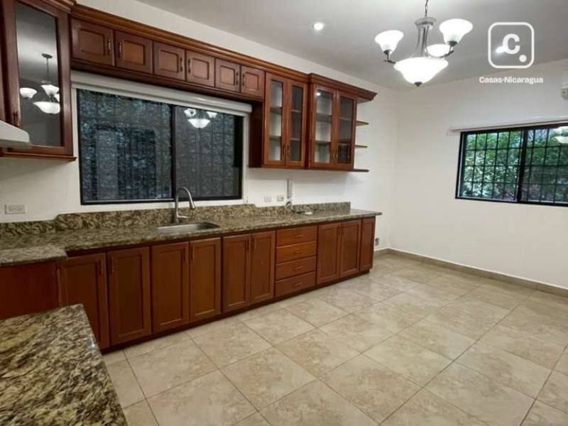 Apartamento en alquiler en Santo Domingo, Managua – 4 hab, 300 m²