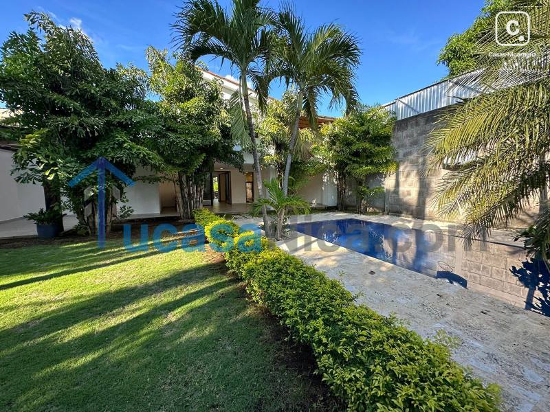 Casa en alquiler en Los Robles, Managua – 4 hab