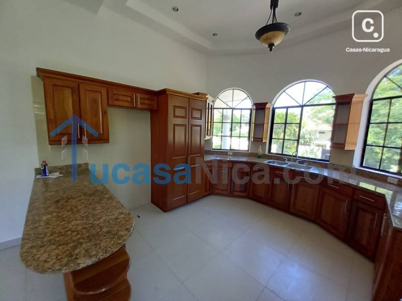 Apartamento en alquiler en Santo Domingo, Managua – 4 hab, 350 m²