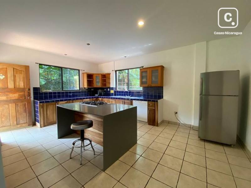 Casa en alquiler en Santo Domingo, Managua – 4 hab, 220 m², US$ 1,200/mes