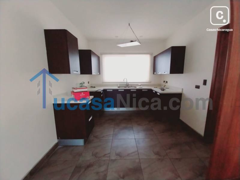 Apartamento en venta o alquiler en Santo Domingo, Managua – 5 hab, 210 m²