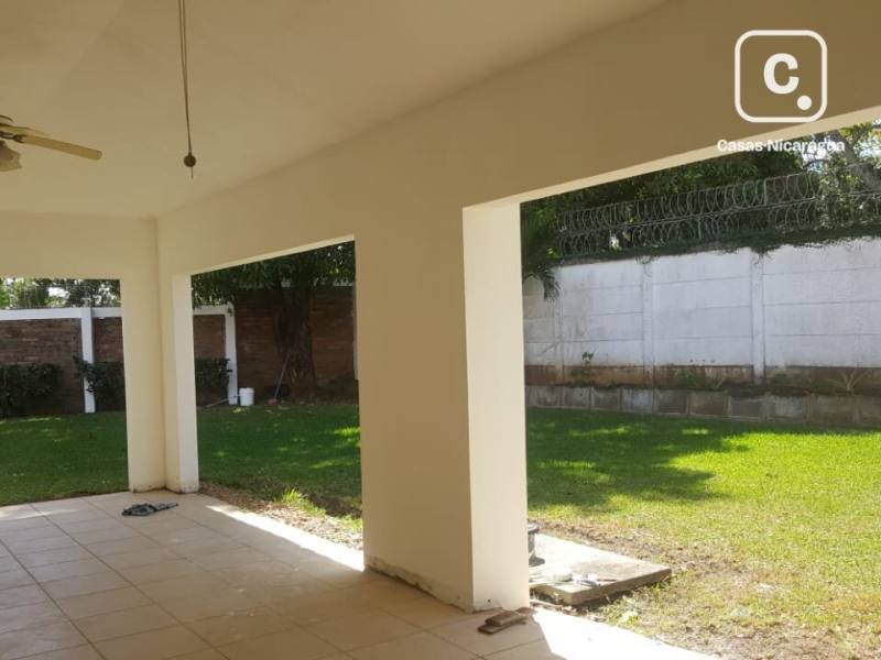 Casa en alquiler en Las Colinas, Managua – 4 hab, 220 m²