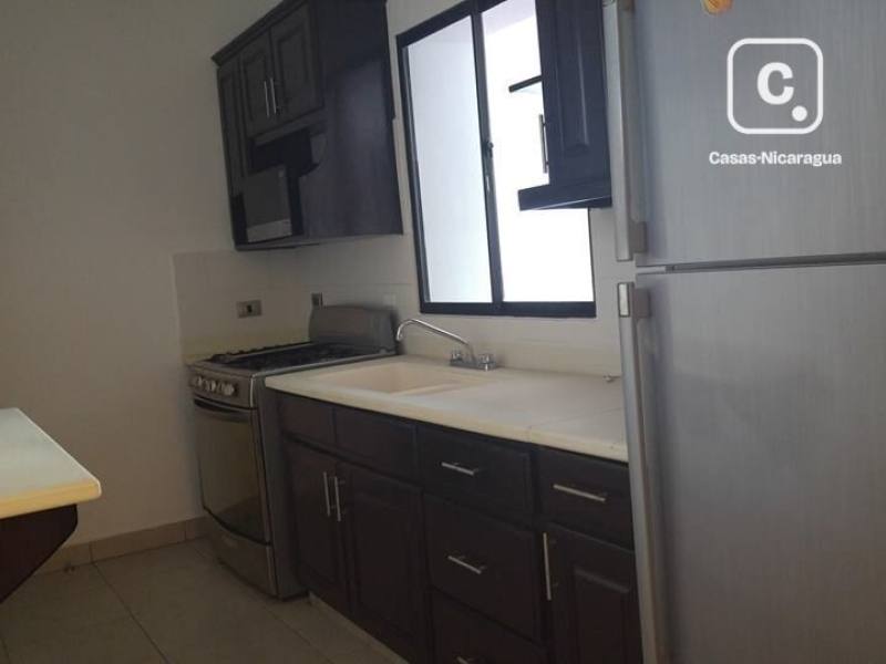 Apartamento en alquiler en Las Colinas, Managua – 2 hab, US$ 700/mes