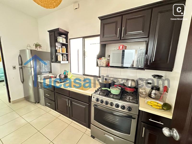 Apartamento en alquiler en Las Colinas, Managua – 2 hab, US$ 1,200/mes