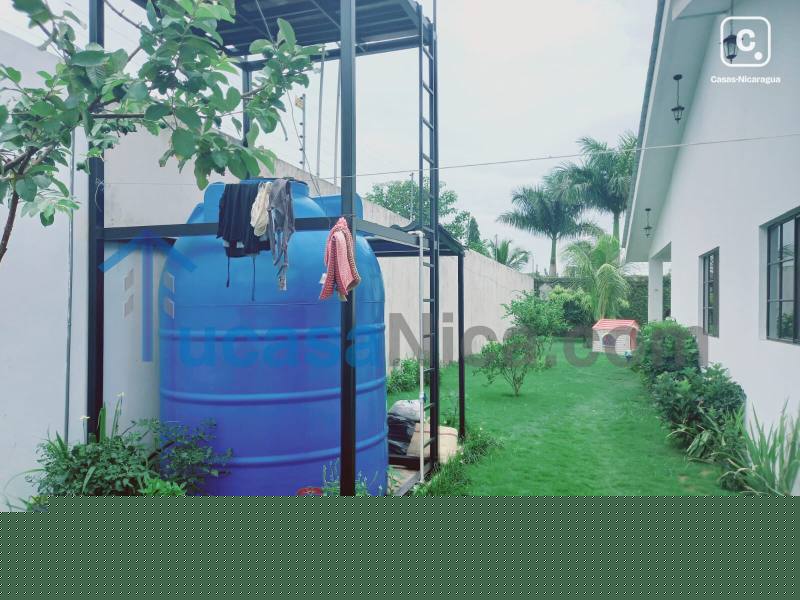 Casa en venta o alquiler en Las Colinas, Managua – 4 hab