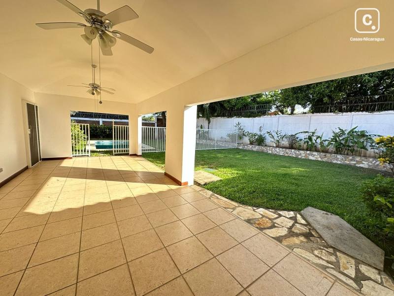 Casa en venta o alquiler en Las Colinas, Managua – 3 hab, 250 m²