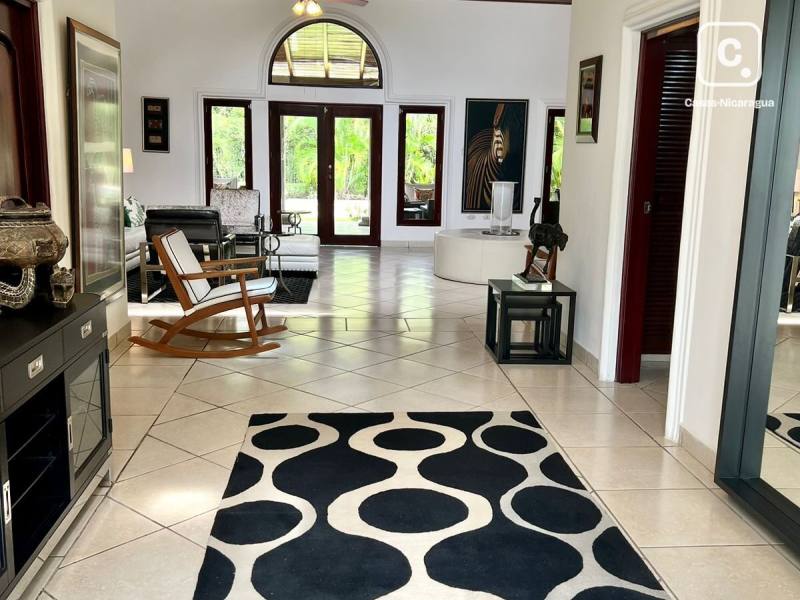 Apartamento en venta o alquiler en Santo Domingo, Managua – 4 hab, US$ 400,000