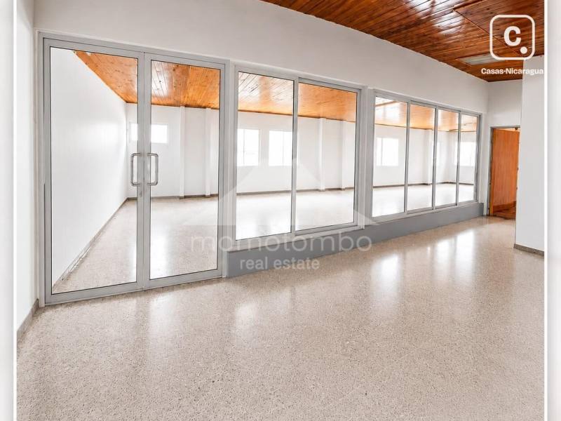 Oficina en alquiler en Planes de Altamira, Managua – 82 m²