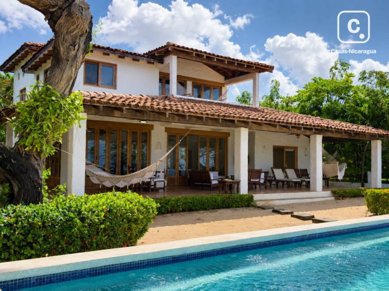 Casa de playa en venta en Tola, Rivas – 5 hab, 2,258 varas²