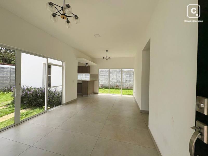 Casa en venta en Santo Domingo, Managua – 8 hab, 333 m²