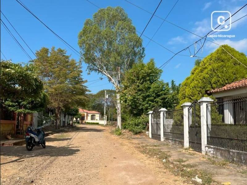 Local comercial en venta en León – 505 varas²