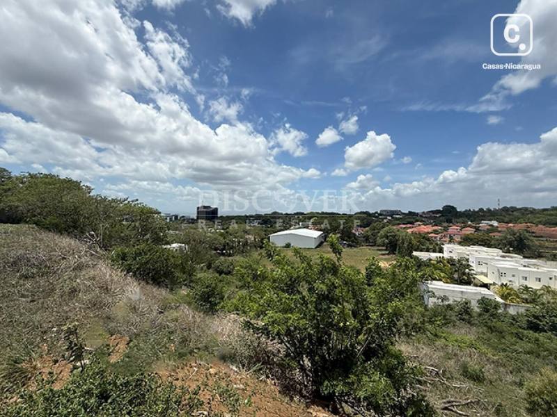 Terreno en venta o alquiler en Villa Fontana, Managua – 10,896 varas²