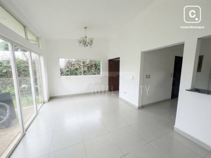Casa en venta en Las Colinas, Managua