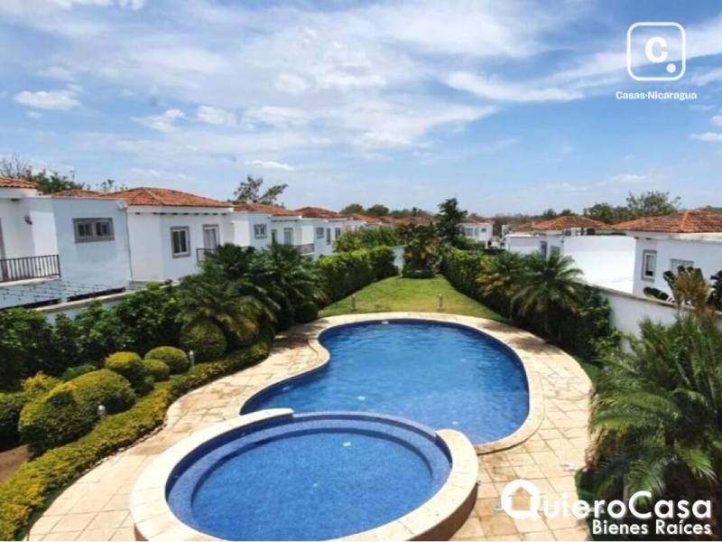 Casa en alquiler en Las Colinas, Managua – 3 hab, US$ 1,100/mes