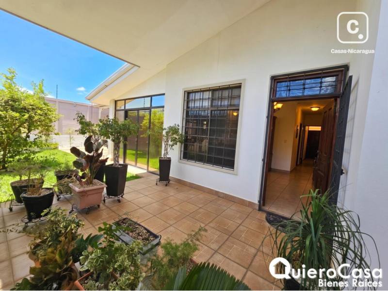 Casa en venta en Lomas del Valle, Managua – 3 hab, 312 m²