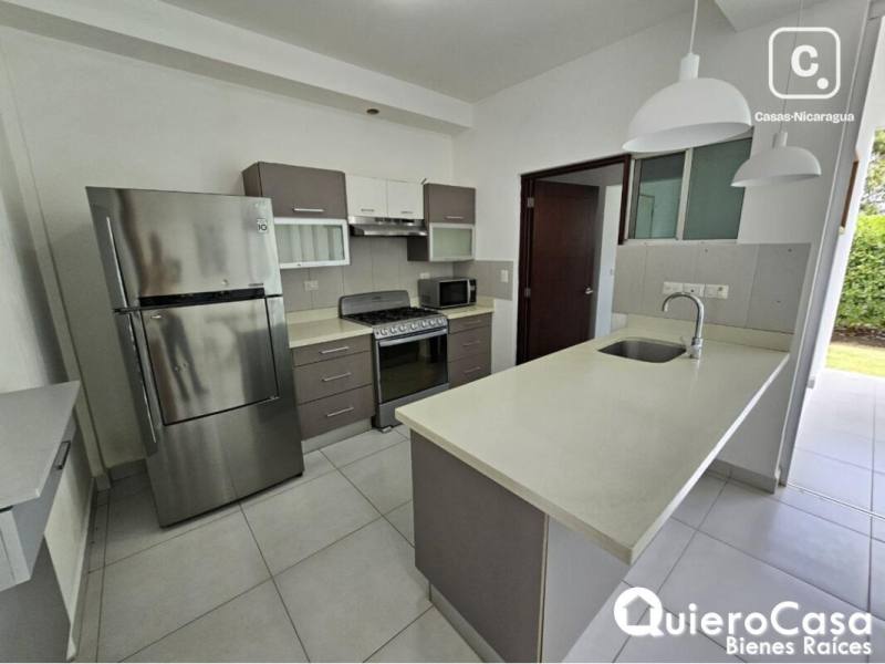 Apartamento en alquiler en Villa Fontana, Managua – 3 hab, US$ 1,800/mes
