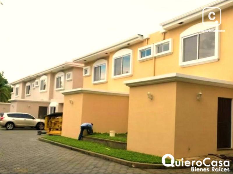 Casa en alquiler en Las Colinas, Managua – 3 hab, US$ 1,300/mes
