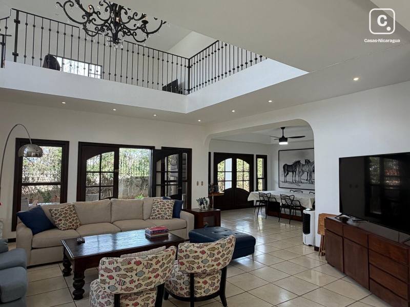 Casa en venta en Villa Fontana, Managua – 5 hab, 408 m²