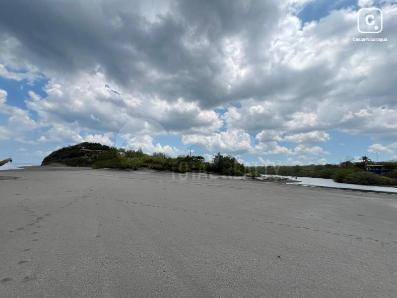 Terreno de playa en venta en Playa Hermosa, Leon