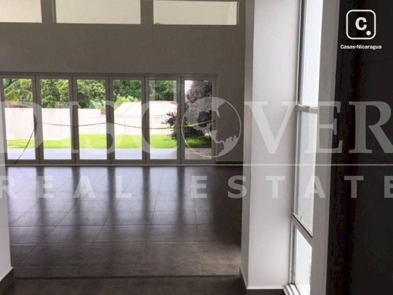Casa en venta en Santo Domingo, Managua – 4 hab, 700 m², US$ 888,000
