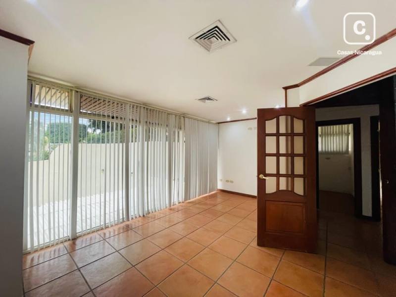 Oficina en alquiler en Managua – 61 m²