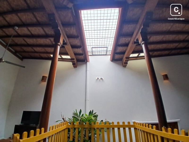 Local comercial en venta en Granada – 216 varas²