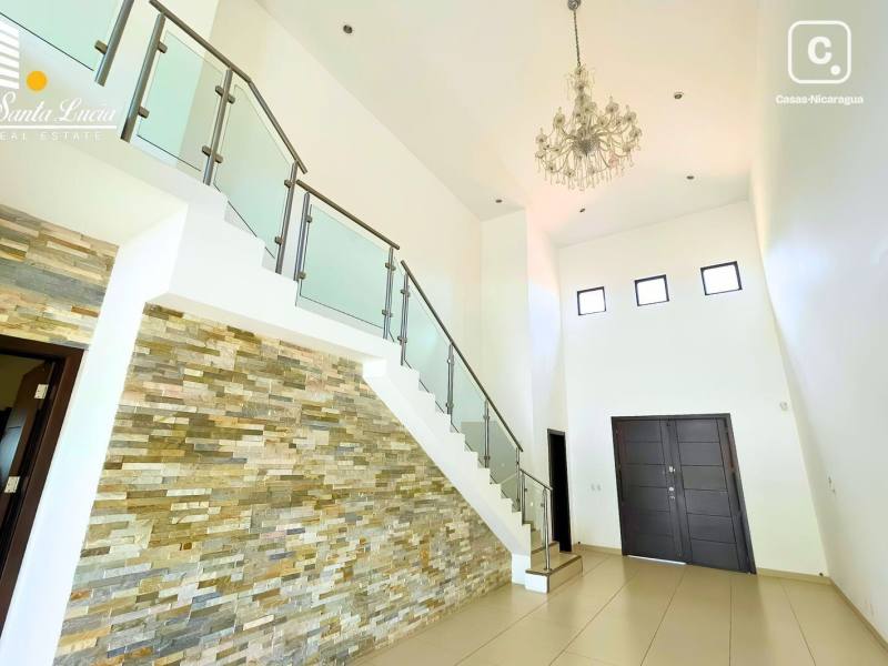 Casa en venta en Santo Domingo, Managua – 4 hab, 360 m², US$ 495,000