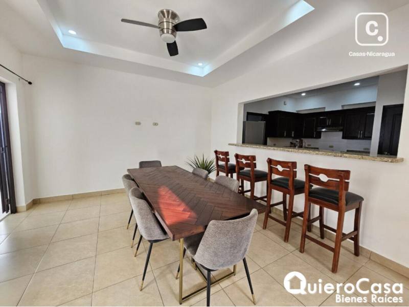 Casa en alquiler en Las Colinas, Managua – 3 hab, Ref QCCF2409