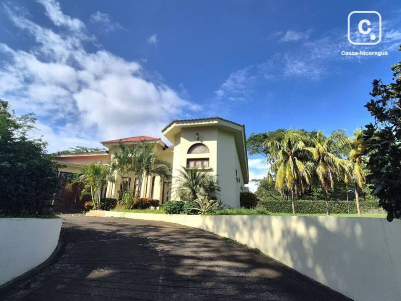 Apartamento en venta en Las Colinas, Managua – 4 hab, 498 m²