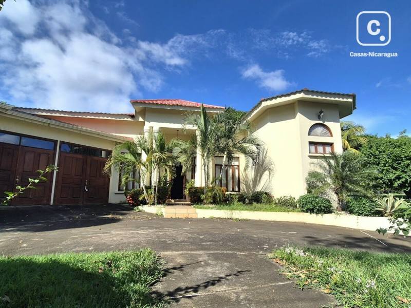 Casa en venta en Las Colinas, Managua – 5 hab, 498 m²