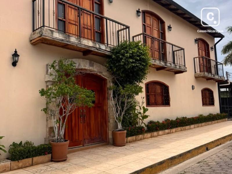 Local comercial en alquiler en Granada – 637 m²