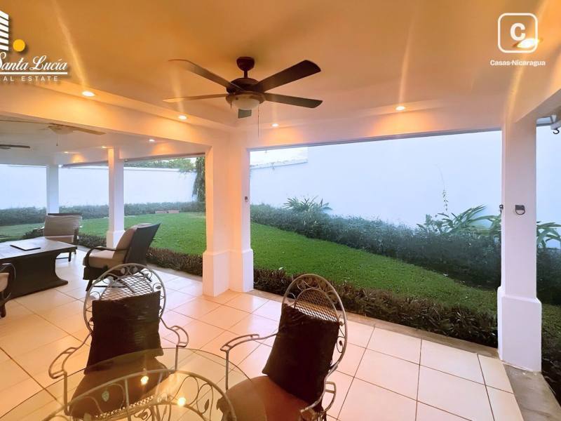 Casa en alquiler en Las Colinas, Managua – 4 hab, Ref SLf09f8fa1e29ca8casaamuebladae