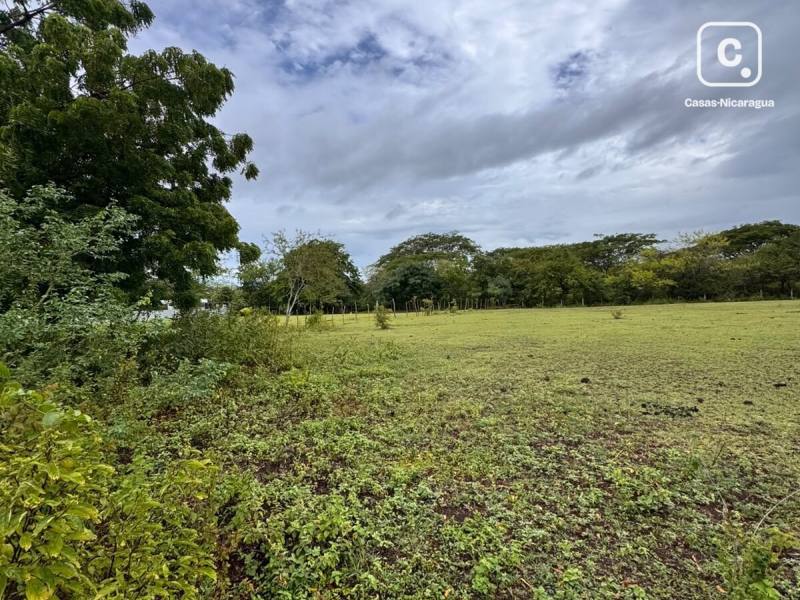 Terreno en venta en Granada – 5,333 varas²