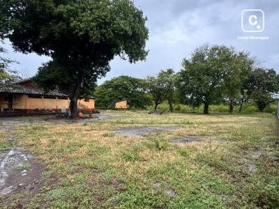 Terreno en venta en Granada – 7,566 varas²
