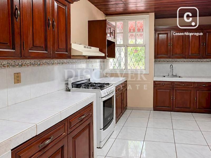 Casa en alquiler en Carretera Sur, Managua – 4 hab, 380 m²