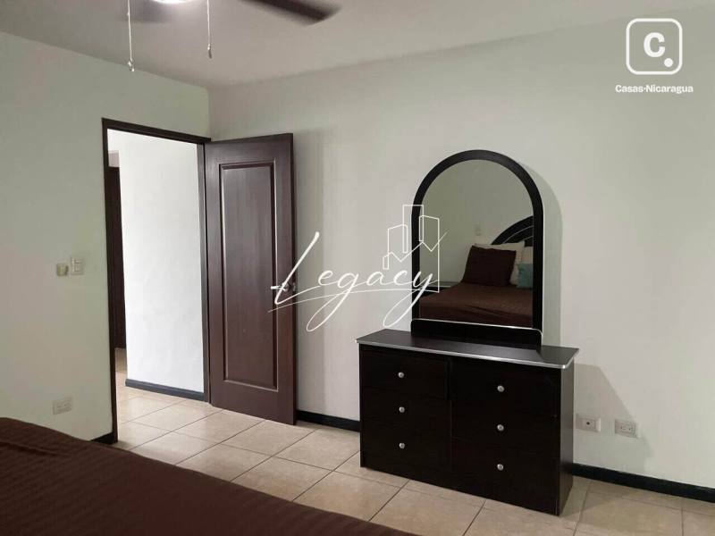 Casa en alquiler en Las Colinas, Managua – 3 hab