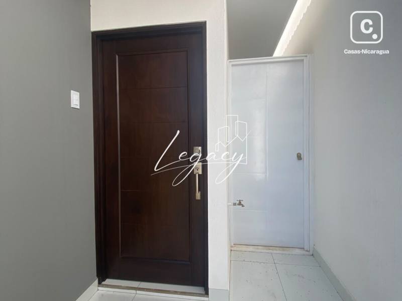 Casa en alquiler en Las Colinas, Managua – 2 hab