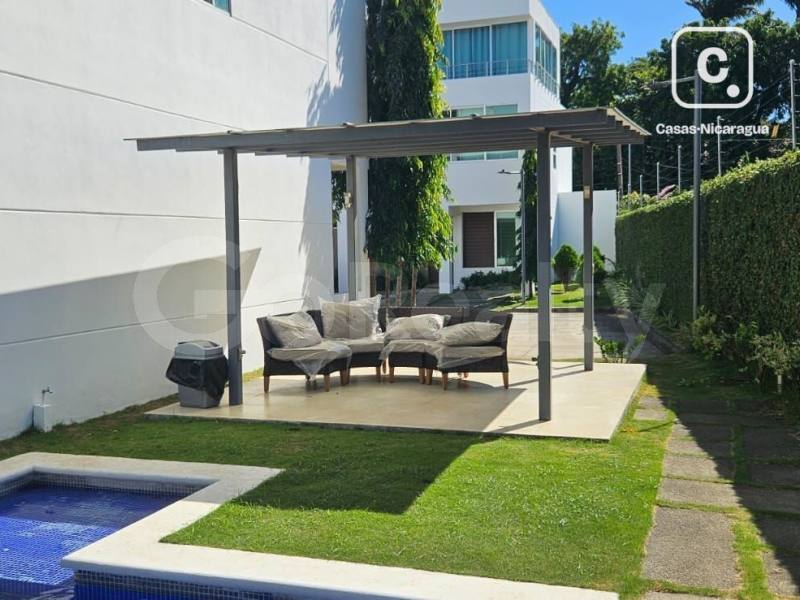 Casa en venta en Villa Fontana Sur, Managua – 3 hab, 182 m²